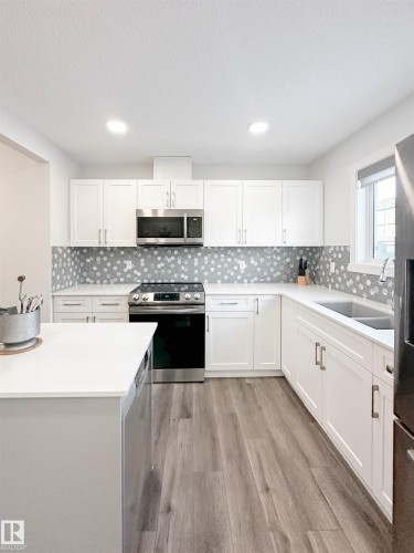1270 Rosenthal Boulevard, Edmonton, AB - Indoor Photo Showing Kitchen With Double Sink With Upgraded Kitchen