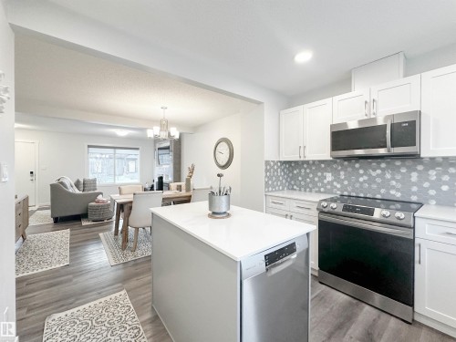 1270 Rosenthal Boulevard, Edmonton, AB - Indoor Photo Showing Kitchen With Upgraded Kitchen