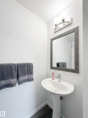 1270 Rosenthal Boulevard, Edmonton, AB - Indoor Photo Showing Bathroom