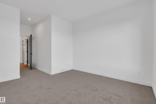 34 Grayson Green, Stony Plain, AB - Indoor Photo Showing Other Room