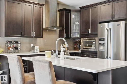 2236 Calhoun Link Link, Edmonton, AB - Indoor Photo Showing Kitchen With Upgraded Kitchen