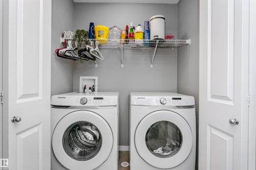 Laundry area with washing machine and clothes dryer and a textured ceiling - 7322 Chivers Crescent, Edmonton, AB - Indoor Photo Showing Laundry Room