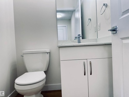 4843 115 Avenue, Edmonton, AB - Indoor Photo Showing Bathroom