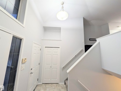 View of foyer - 3307 24 Avenue, Edmonton, AB - Indoor Photo Showing Other Room