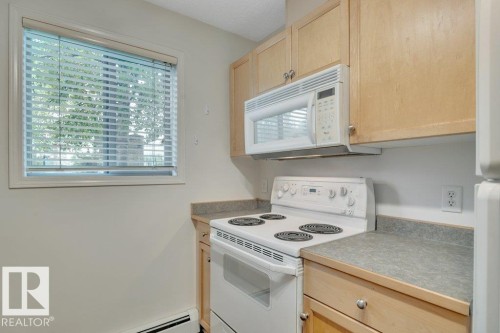 102 2903 Rabbit Hill Road, Edmonton, AB - Indoor Photo Showing Kitchen