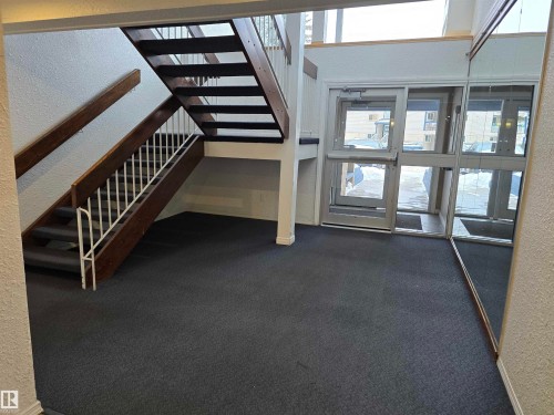 Edmonton, AB - Indoor Photo Showing Other Room