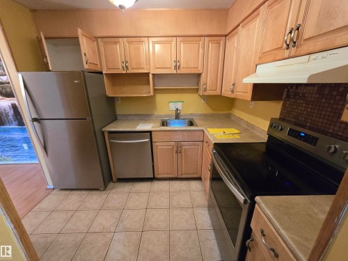 Edmonton, AB - Indoor Photo Showing Kitchen