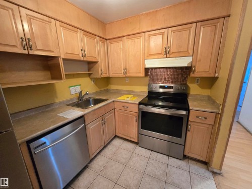 Edmonton, AB - Indoor Photo Showing Kitchen