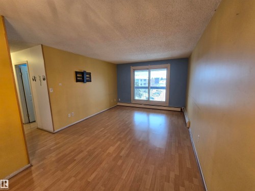 Edmonton, AB - Indoor Photo Showing Other Room