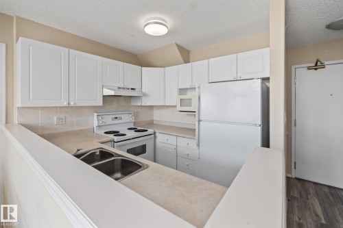 500 182 Haddow Close, Edmonton, AB - Indoor Photo Showing Kitchen With Double Sink