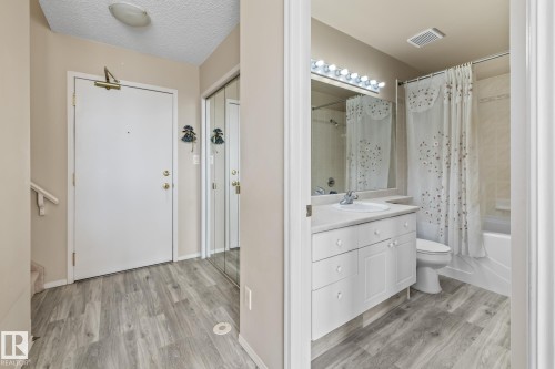500 182 Haddow Close, Edmonton, AB - Indoor Photo Showing Bathroom