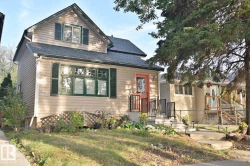 Bungalow-style house with roof with shingles and a front yard - 11415 85 Street, Edmonton, AB - Outdoor