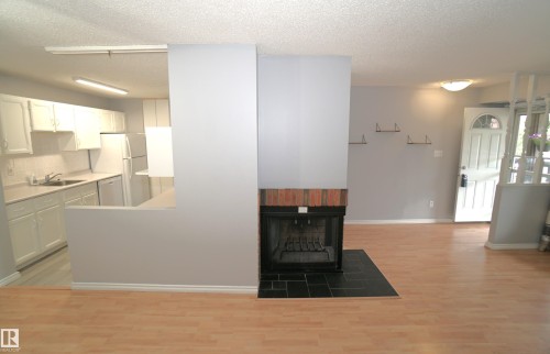 245 Surrey Gardens, Edmonton, AB - Indoor Photo Showing Kitchen
