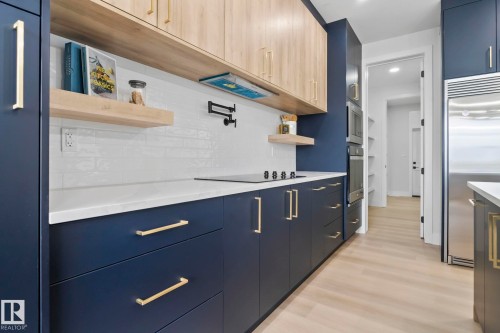 213 Fraser Way, Edmonton, AB - Indoor Photo Showing Kitchen