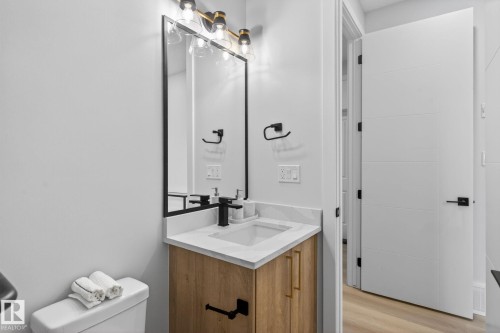 213 Fraser Way, Edmonton, AB - Indoor Photo Showing Bathroom
