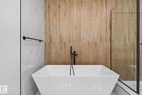 213 Fraser Way, Edmonton, AB - Indoor Photo Showing Bathroom