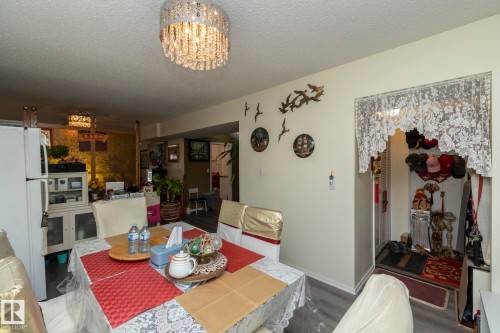 11539 40 Avenue, Edmonton, AB - Indoor Photo Showing Dining Room
