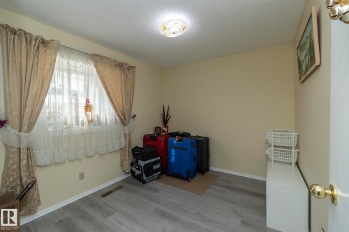 11539 40 Avenue, Edmonton, AB - Indoor Photo Showing Other Room