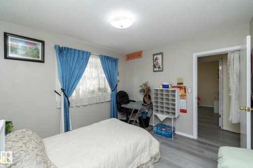 11539 40 Avenue, Edmonton, AB - Indoor Photo Showing Bedroom