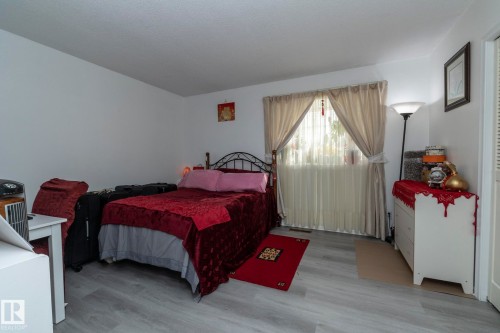 11539 40 Avenue, Edmonton, AB - Indoor Photo Showing Bedroom