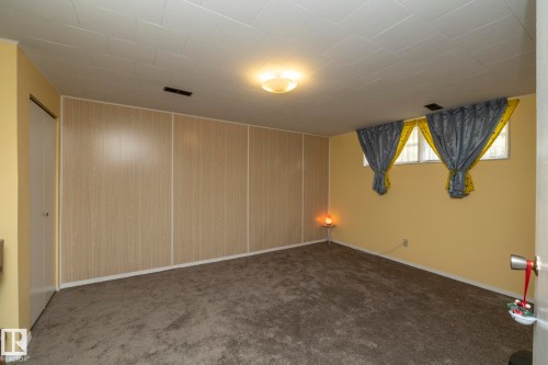 11539 40 Avenue, Edmonton, AB - Indoor Photo Showing Other Room