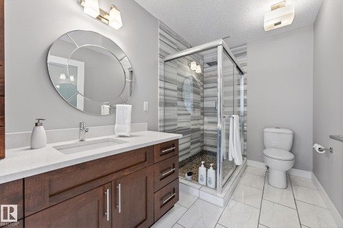 10283 89 Street, Edmonton, AB - Indoor Photo Showing Bathroom