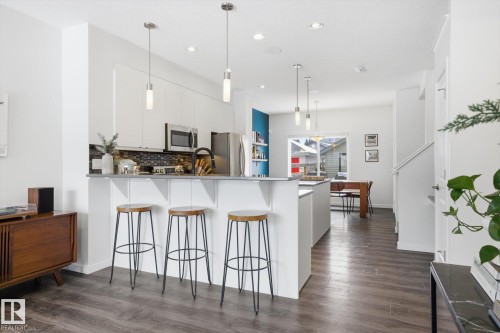 347 Desrochers Boulevard, Edmonton, AB - Indoor Photo Showing Kitchen With Upgraded Kitchen