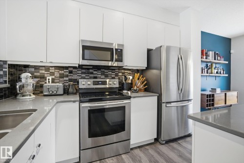 347 Desrochers Boulevard, Edmonton, AB - Indoor Photo Showing Kitchen