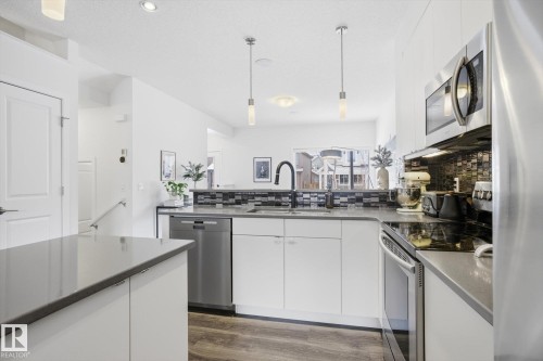 347 Desrochers Boulevard, Edmonton, AB - Indoor Photo Showing Kitchen
