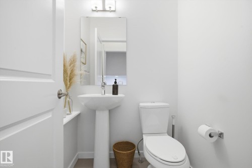 347 Desrochers Boulevard, Edmonton, AB - Indoor Photo Showing Bathroom