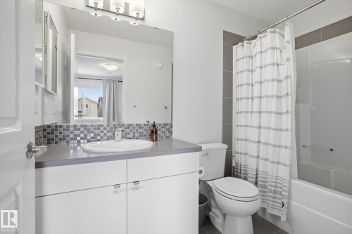 347 Desrochers Boulevard, Edmonton, AB - Indoor Photo Showing Bathroom