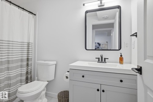 347 Desrochers Boulevard, Edmonton, AB - Indoor Photo Showing Bathroom
