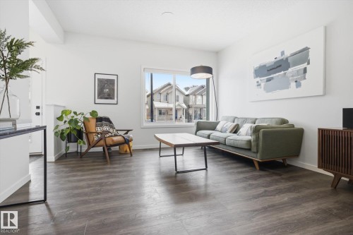 347 Desrochers Boulevard, Edmonton, AB - Indoor Photo Showing Living Room