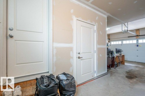 View of garage - 96 1530 Tamarack Boulevard, Edmonton, AB - Indoor Photo Showing Garage