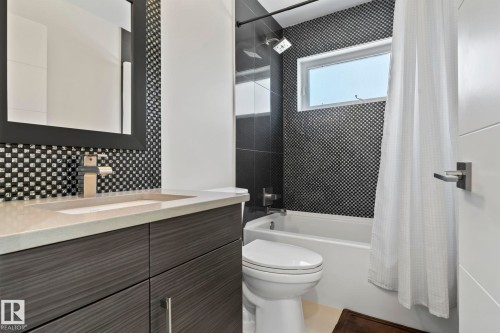 14041 101A Avenue, Edmonton, AB - Indoor Photo Showing Bathroom