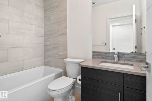 14041 101A Avenue, Edmonton, AB - Indoor Photo Showing Bathroom