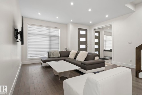14041 101A Avenue, Edmonton, AB - Indoor Photo Showing Living Room