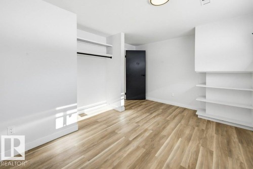 Unfurnished room with light wood-type flooring and baseboards - 7016 92A Avenue, Edmonton, AB - Indoor Photo Showing Other Room