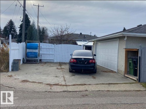 View of parking featuring driveway and a gate - 7316 100 Avenue, Edmonton, AB - Outdoor