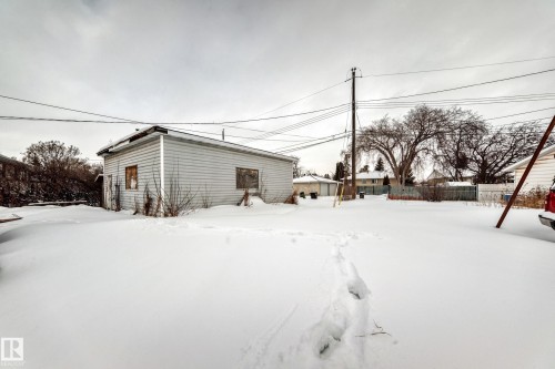 View of snow covered back of property - 13904 135 Avenue, Edmonton, AB - Outdoor