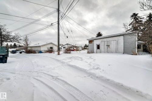 View of front facade with an outbuilding - 13904 135 Avenue, Edmonton, AB - Outdoor