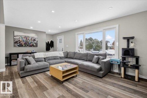 13420 102 Street, Edmonton, AB - Indoor Photo Showing Living Room