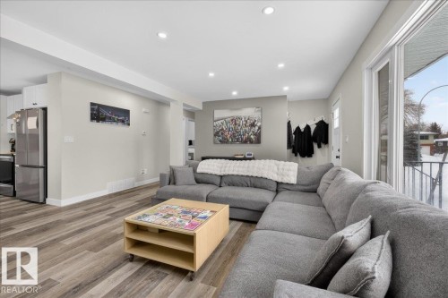 13420 102 Street, Edmonton, AB - Indoor Photo Showing Living Room