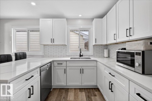 13420 102 Street, Edmonton, AB - Indoor Photo Showing Kitchen With Upgraded Kitchen