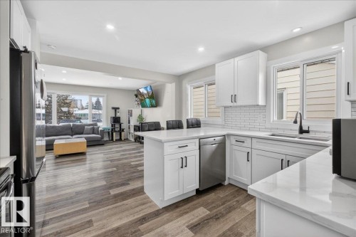 13420 102 Street, Edmonton, AB - Indoor Photo Showing Kitchen With Upgraded Kitchen