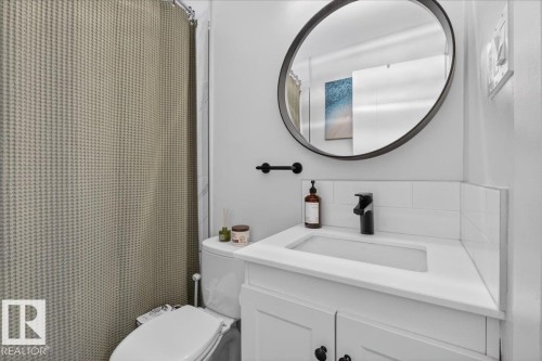13420 102 Street, Edmonton, AB - Indoor Photo Showing Bathroom