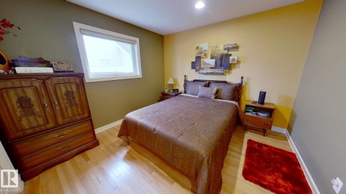 928 Thompson Place, Edmonton, AB - Indoor Photo Showing Bedroom
