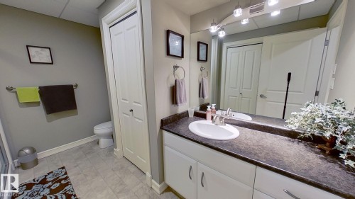 928 Thompson Place, Edmonton, AB - Indoor Photo Showing Bathroom