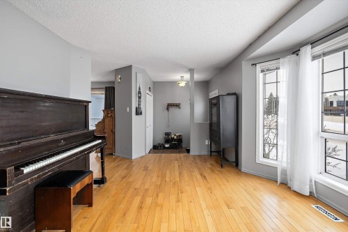 8007 160 Avenue, Edmonton, AB - Indoor Photo Showing Other Room