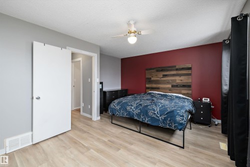 8007 160 Avenue, Edmonton, AB - Indoor Photo Showing Bedroom
